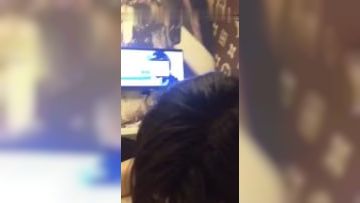 高颜值大一学妹酒店私密教学 手把手传授床上吃鸡技巧